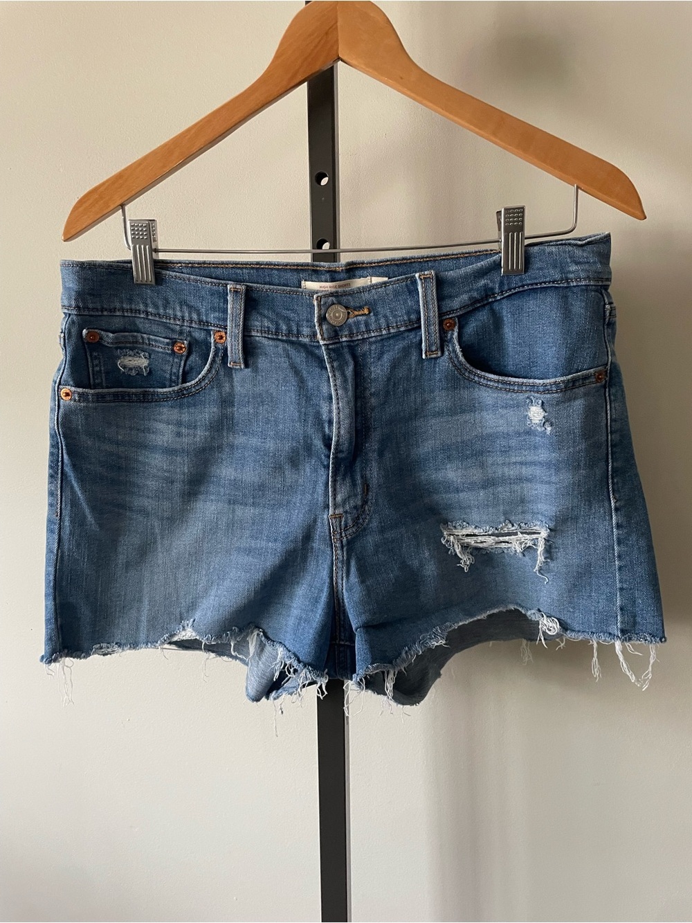 Levi’s High Rise Shorts Ripped Distressed Fray Raw Hem Denim Jeans